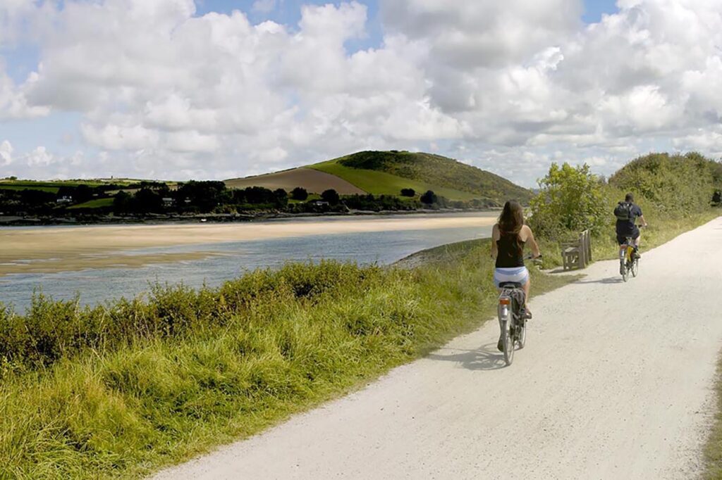 couple cycling along the camel trail
